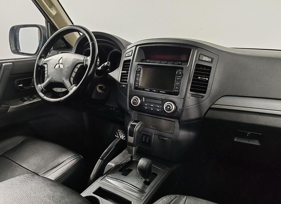 Mitsubishi Pajero, IV Рестайлинг 1 3.0 AT (178 л.с.) 4WD