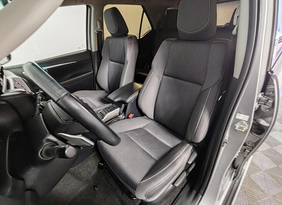 Toyota Fortuner, II Рестайлинг 2.8d AT (200 л.с.) 4WD