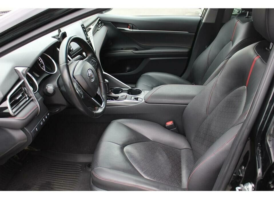 Toyota Camry 2.5 AT (200 л.с.)