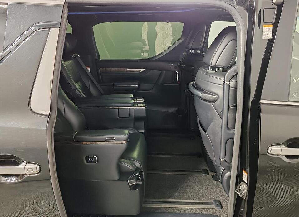 Toyota Alphard, III Рестайлинг 3.5 AT (300 л.с.)