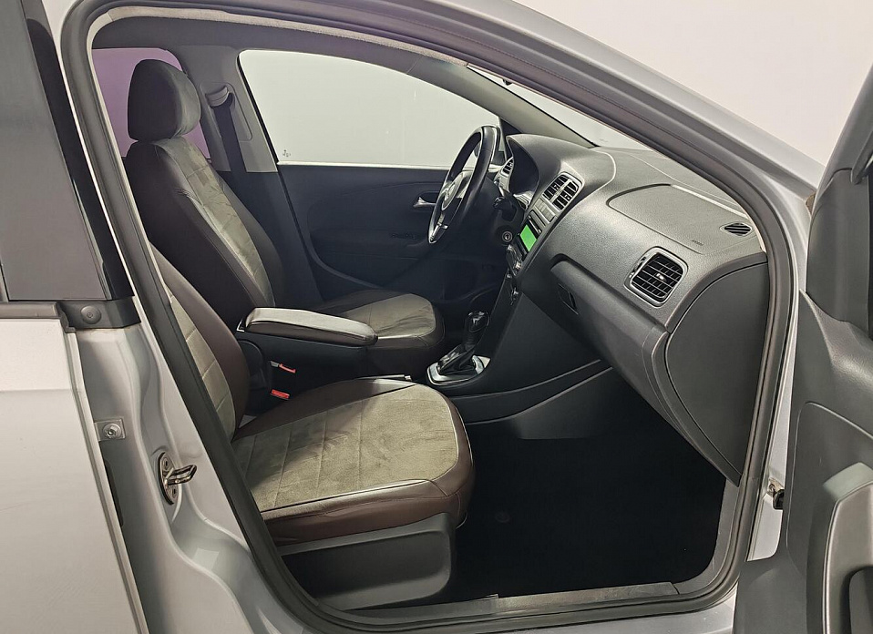 Volkswagen Polo, V 1.6 AT (105 л.с.)