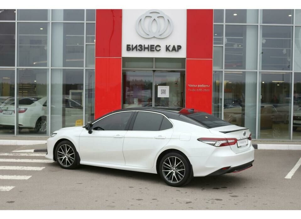 Toyota Camry 2.5 AT (200 л.с.)