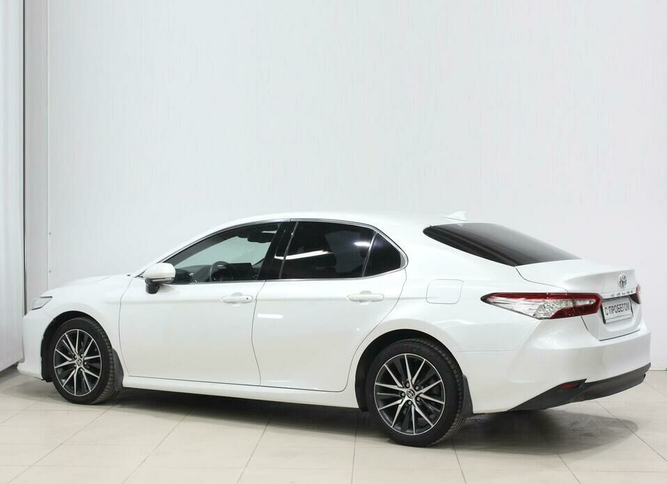 Toyota Camry 2.5 AT (200 л.с.)