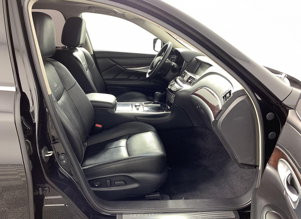 Infiniti Q70, I 3.7 AT (333 л.с.) 4WD