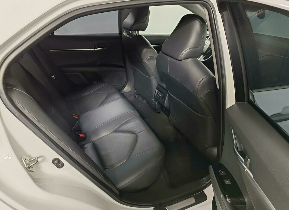 Toyota Camry 2.5 AT (181 л.с.)