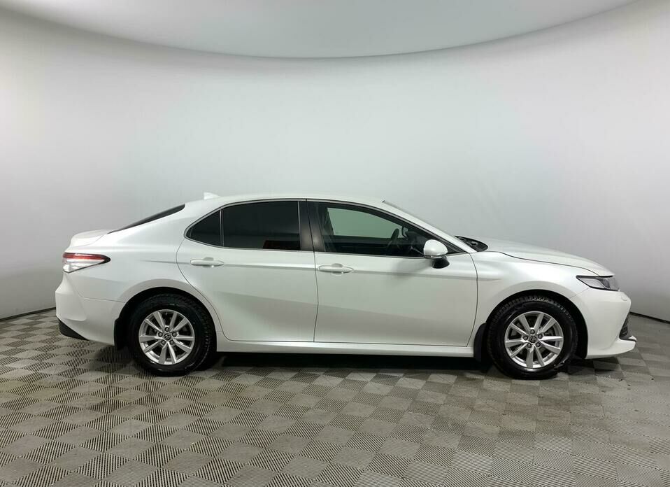 Toyota Camry 2.5 AT (181 л.с.)