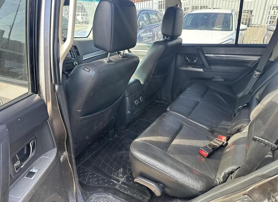 Mitsubishi Pajero, IV Рестайлинг 1 3.2d AT (200 л.с.) 4WD