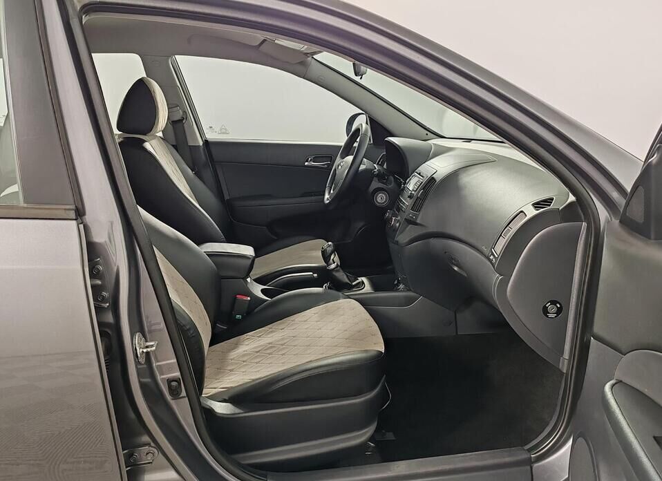Hyundai i30, I Рестайлинг 1.6 MT (126 л.с.)