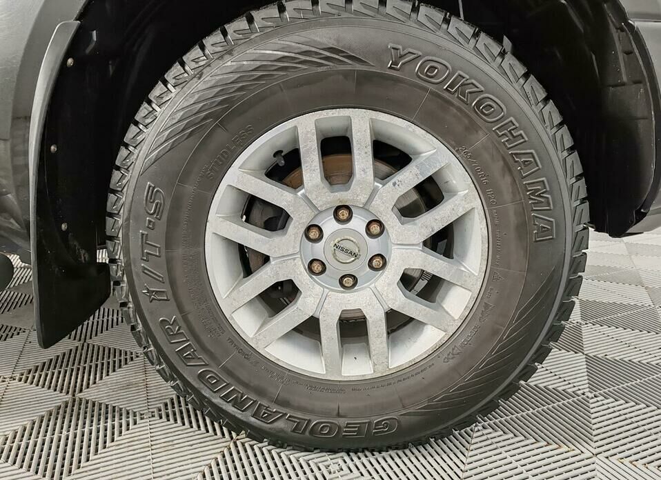 Nissan Navara (Frontier) 2.5d MT (174 л.с.) 4WD