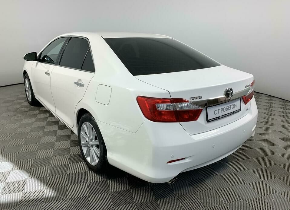 Toyota Camry 2.5 AT (181 л.с.)