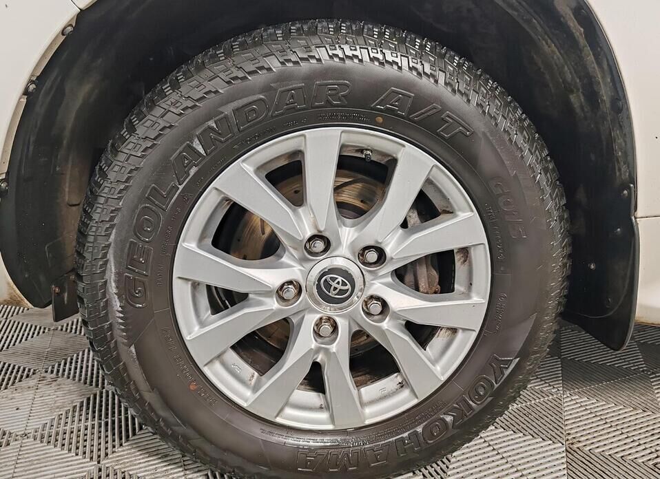 Toyota Land Cruiser, 200 Series Рестайлинг 2 4.5d AT (249 л.с.) 4WD