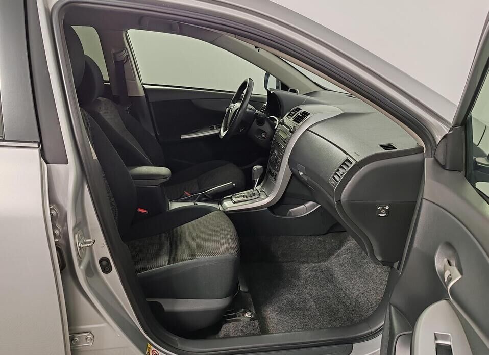 Toyota Corolla 1.6 AT (124 л.с.)