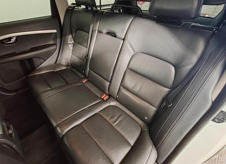Volvo XC70 2.4d AT (215 л.с.) 4WD