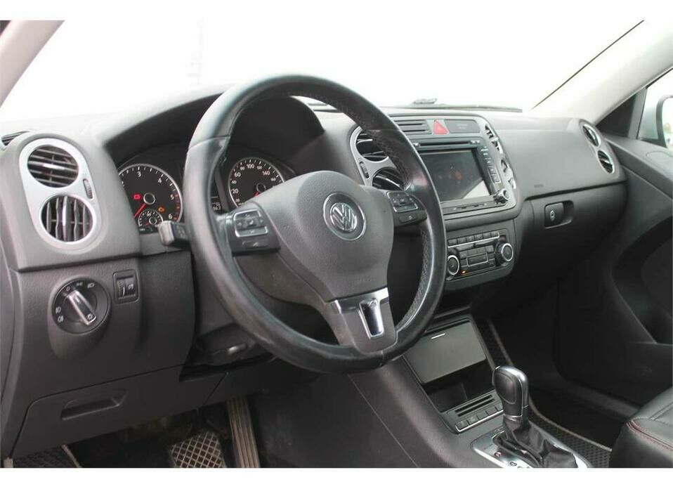 Volkswagen Tiguan 2.0d AT (140 л.с.) 4WD