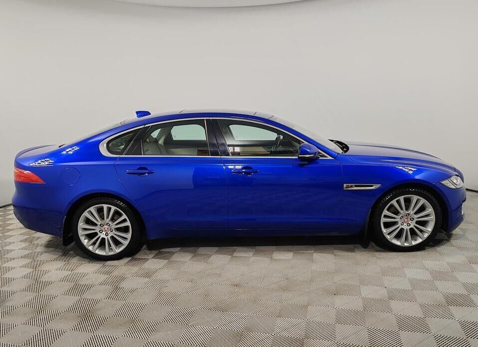 Jaguar XF, II 2.0 AT (200 л.с.)