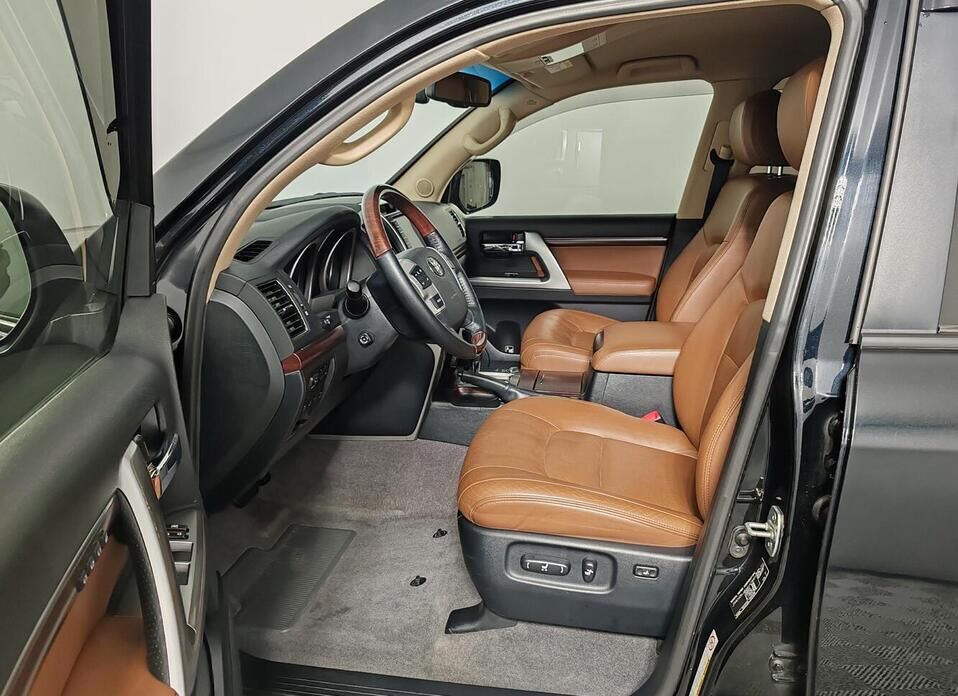 Toyota Land Cruiser, 200 Series Рестайлинг 1 4.5d AT (235 л.с.) 4WD