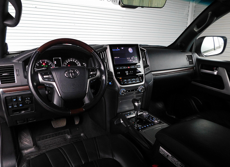 Toyota Land Cruiser, 200 Series Рестайлинг 2 4.6 AT (309 л.с.) 4WD