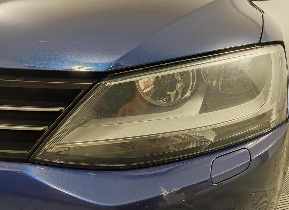 Volkswagen Jetta 1.6 AT (105 л.с.)