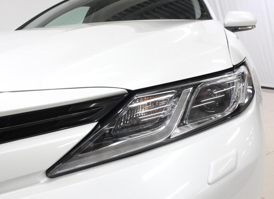 Toyota Camry 2.5 AT (181 л.с.)