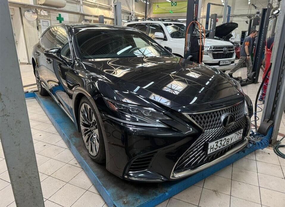 Lexus LS 500 3.4 AT (421 л.с.) 4WD