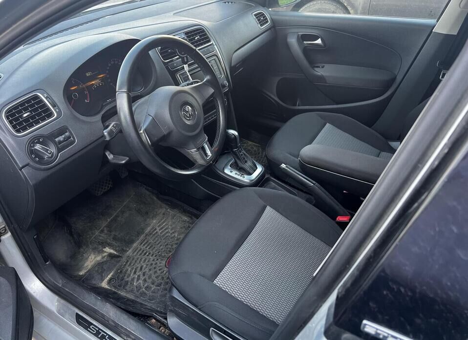 Volkswagen Polo 1.6 AT (105 л.с.)