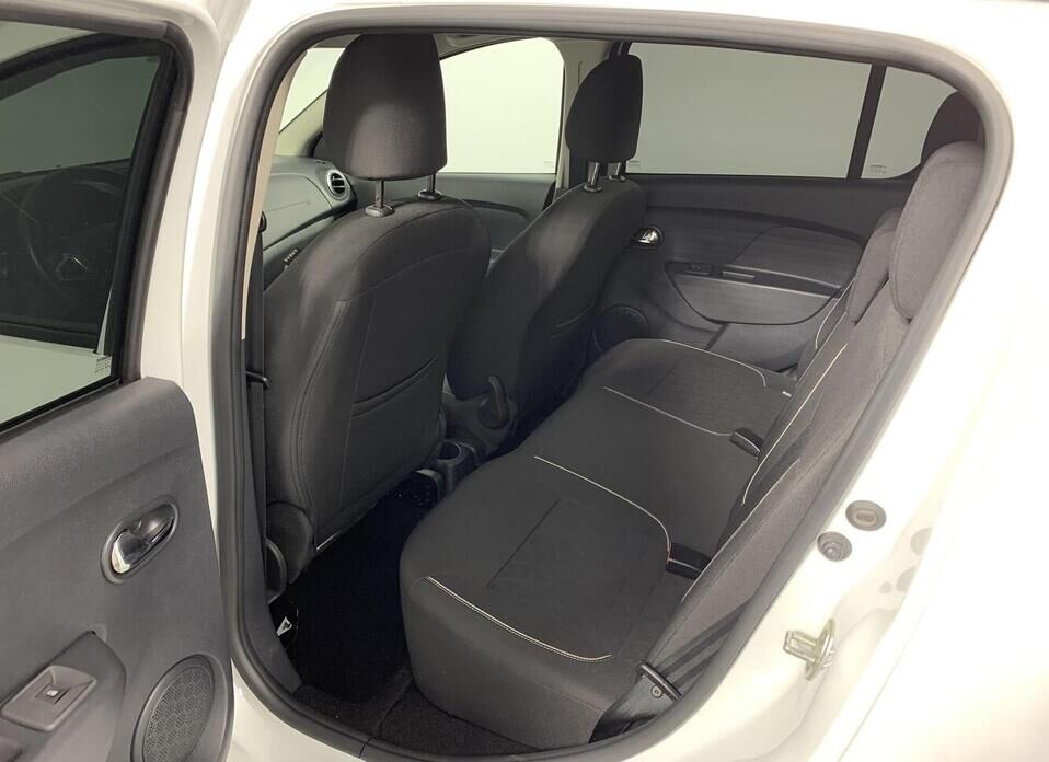 Renault Sandero Stepway 1.6 AT (102 л.с.)