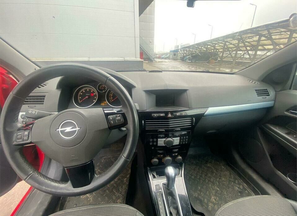 Opel Astra GTC 1.8 AT (140 л.с.)