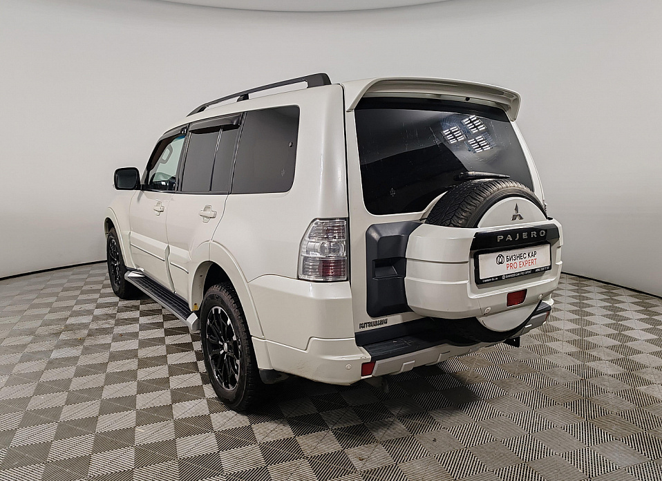 Mitsubishi Pajero, IV Рестайлинг 1 3.2d AT (200 л.с.) 4WD
