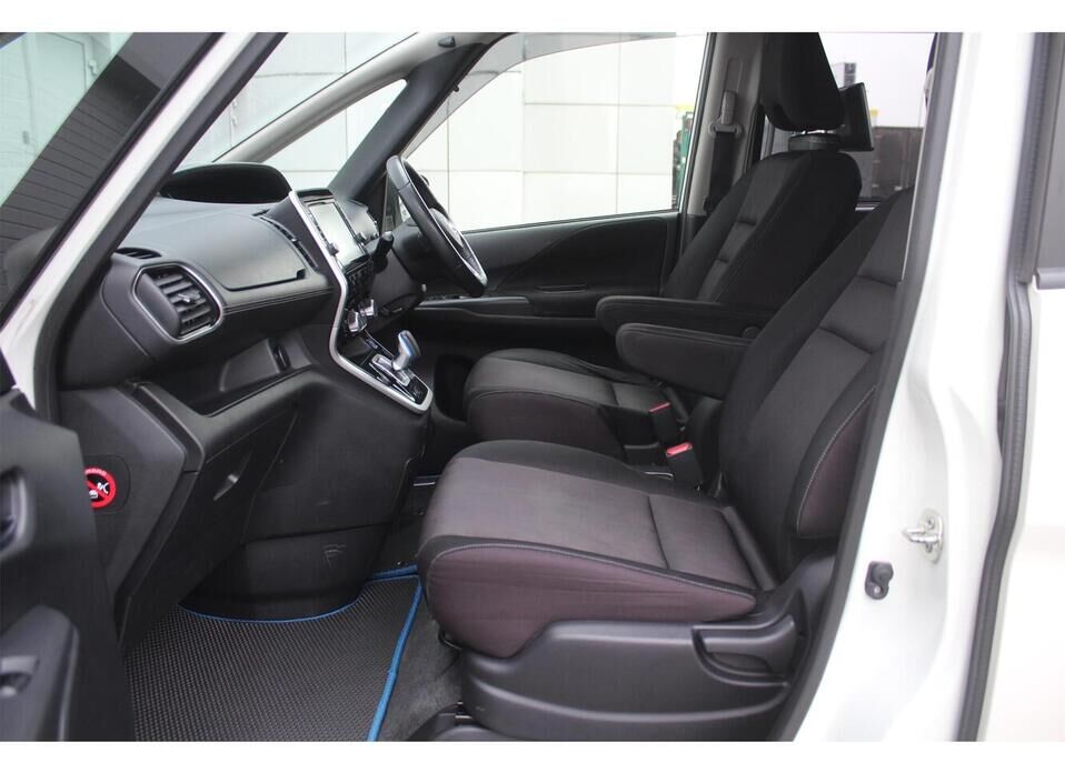 Nissan Serena, V (C27) 1.2hyb AT (136 л.с.)