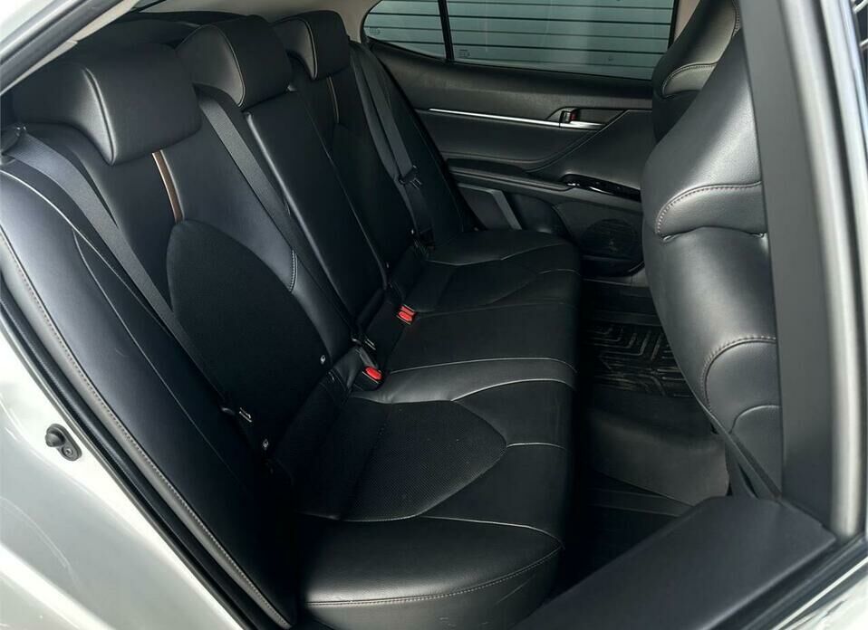Toyota Camry 2.5 AT (181 л.с.)