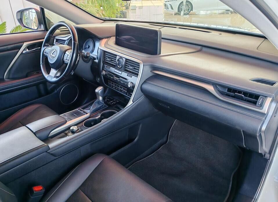 Lexus RX, IV Рестайлинг 300 2.0 AT (238 л.с.) 4WD