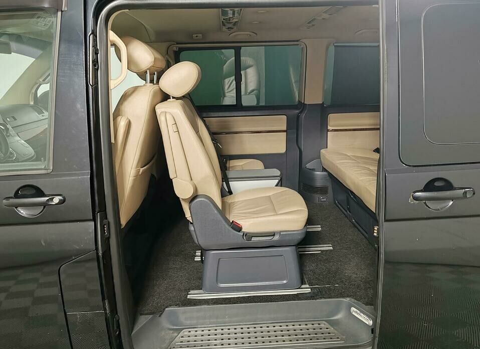 Volkswagen Multivan 2.0d AMT (180 л.с.) 4WD