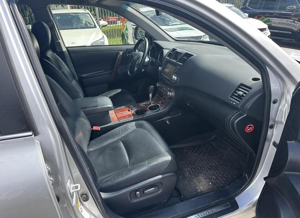 Toyota Highlander 3.5 AT (273 л.с.) 4WD