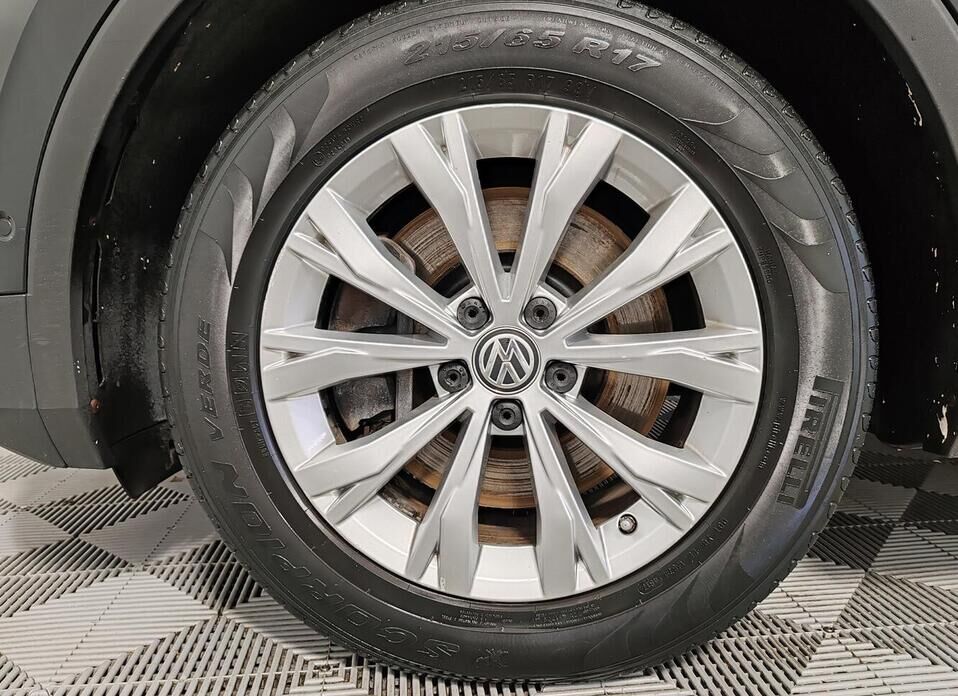 Volkswagen Tiguan 2.0 AMT (180 л.с.) 4WD