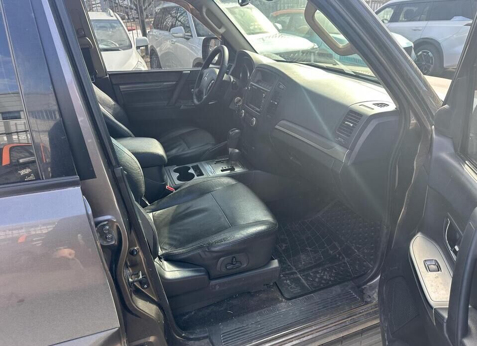 Mitsubishi Pajero, IV Рестайлинг 1 3.2d AT (200 л.с.) 4WD