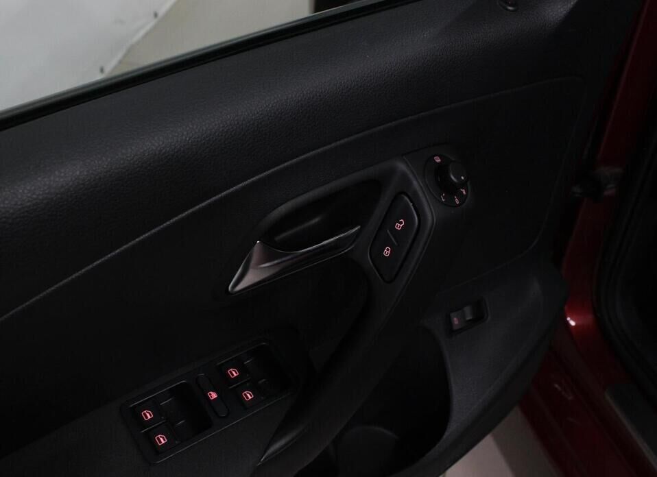 Volkswagen Polo, V 1.6 MT (105 л.с.)