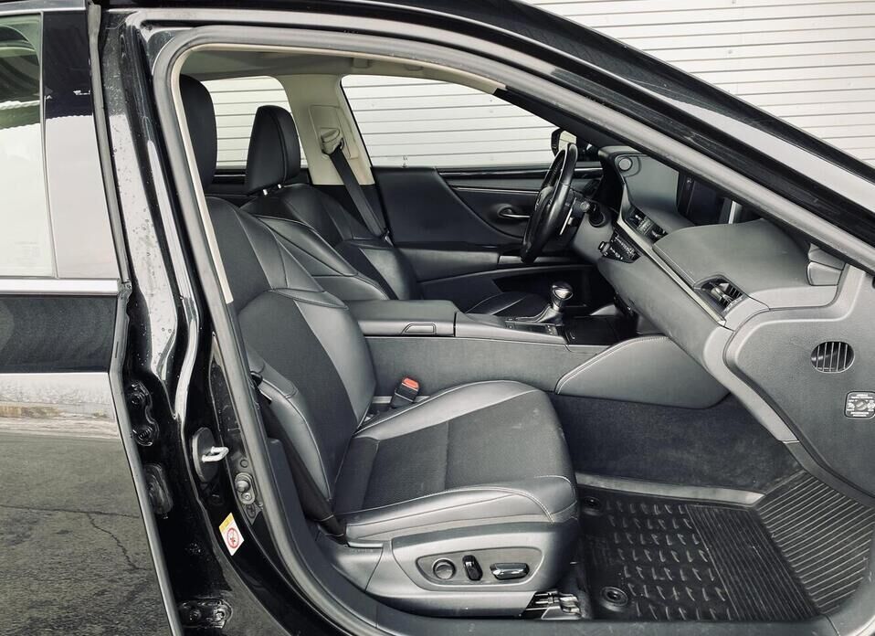 Lexus ES, VII 250 2.5 AT (200 л.с.)