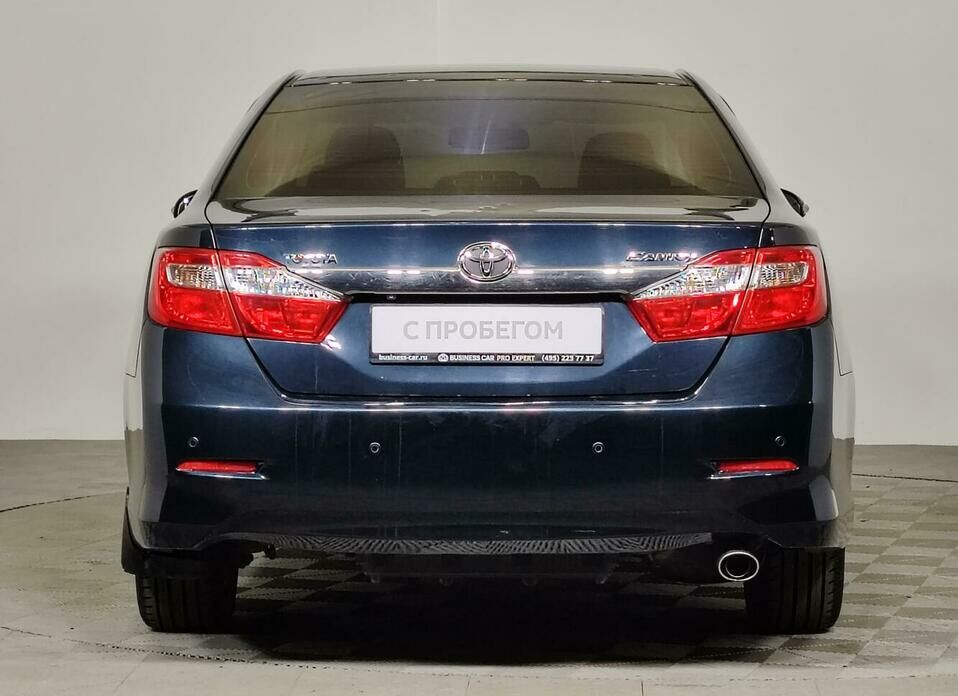 Toyota Camry 2.5 AT (181 л.с.)