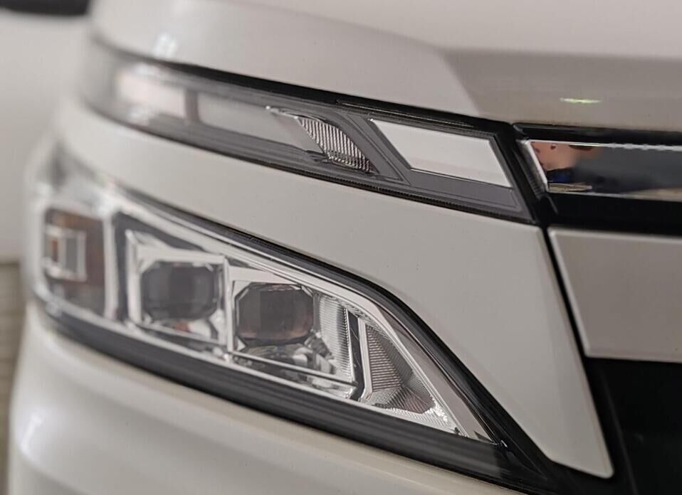 Toyota Voxy, III (R80) 1.8hyb CVT (99 л.с.)