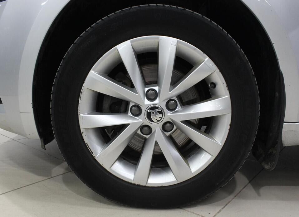 Skoda Octavia, III (A7) Рестайлинг 1.6 MT (110 л.с.)