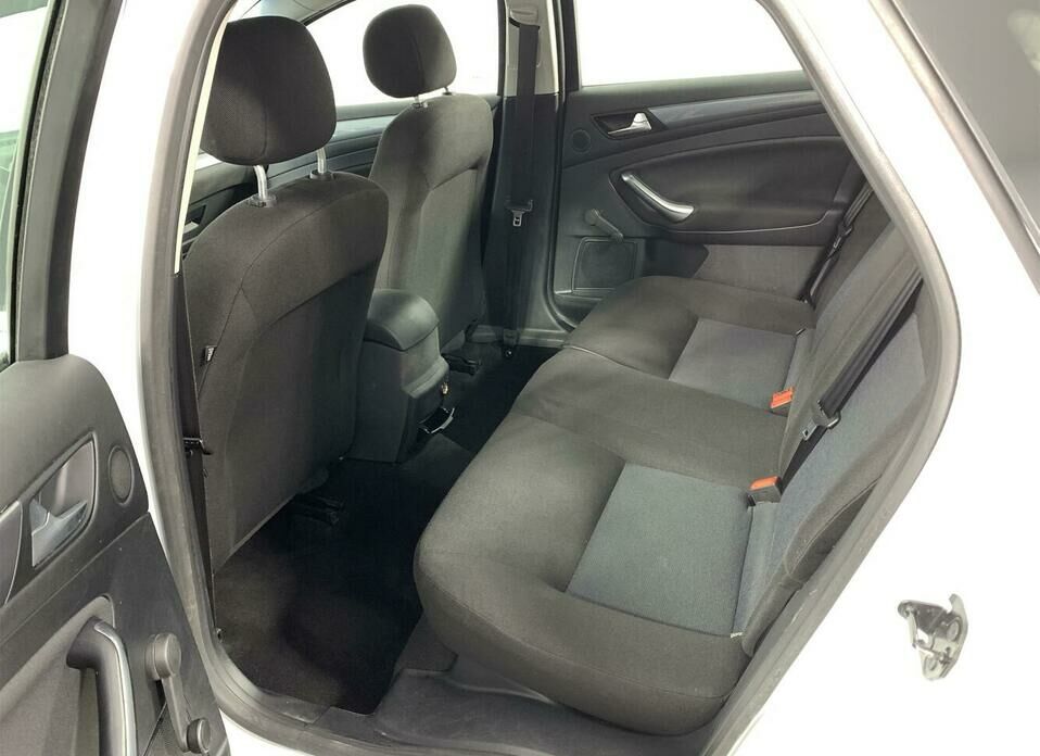 Ford Mondeo 1.6 MT (120 л.с.)