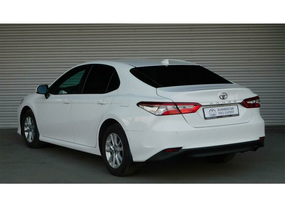 Toyota Camry 2.5 AT (181 л.с.)