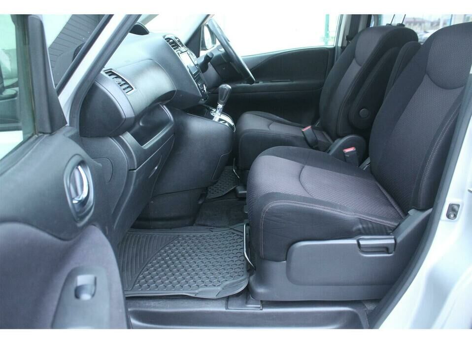 Nissan Serena 2.0 CVT (147 л.с.)