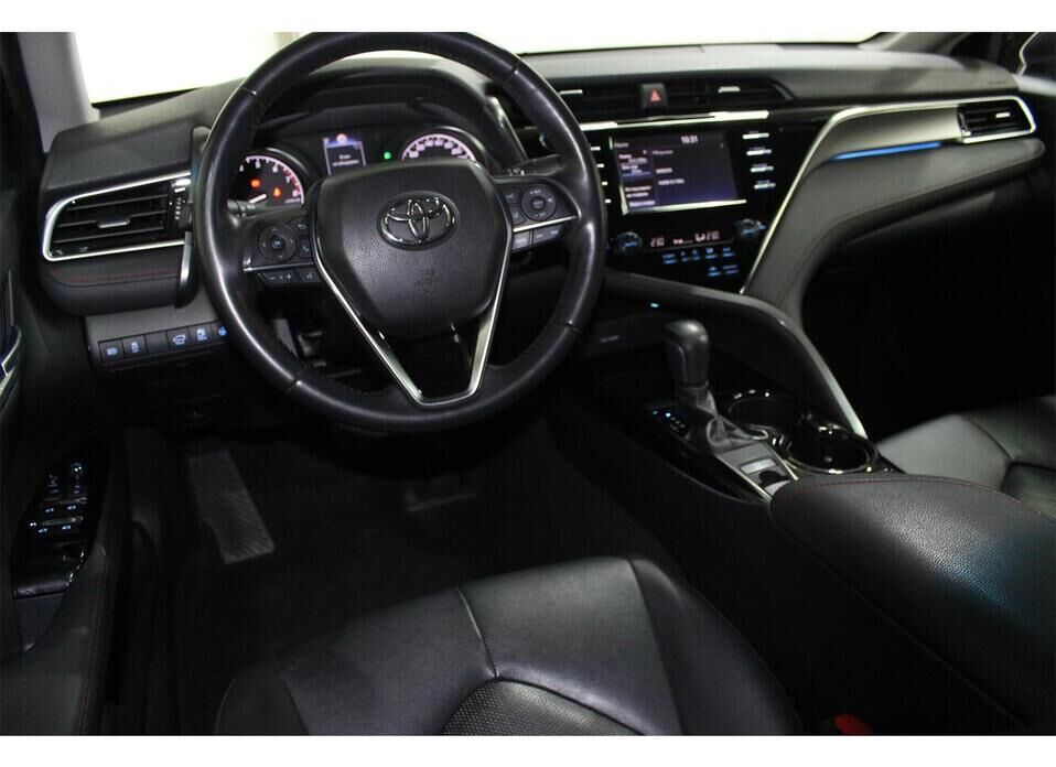 Toyota Camry, VIII (XV70) 2.5 AT (181 л.с.)