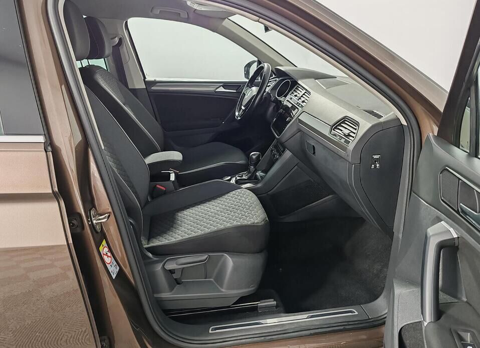 Volkswagen Tiguan 2.0d AMT (150 л.с.) 4WD