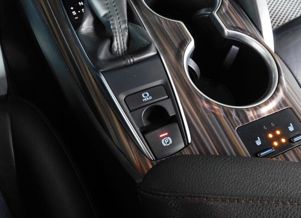 Toyota Camry, VIII (XV70) 2.5 AT (181 л.с.)