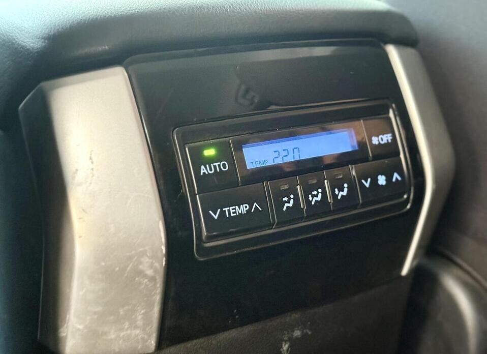 Toyota Land Cruiser Prado, 150 Series Рестайлинг 3 2.8d AT (200 л.с.) 4WD