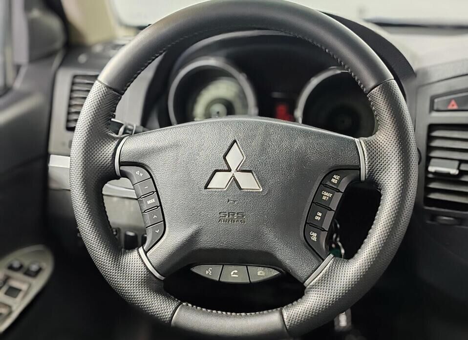 Mitsubishi Pajero, IV Рестайлинг 1 3.2d AT (200 л.с.) 4WD
