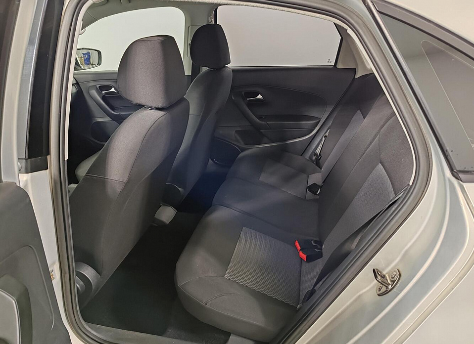 Volkswagen Polo, V 1.6 MT (105 л.с.)