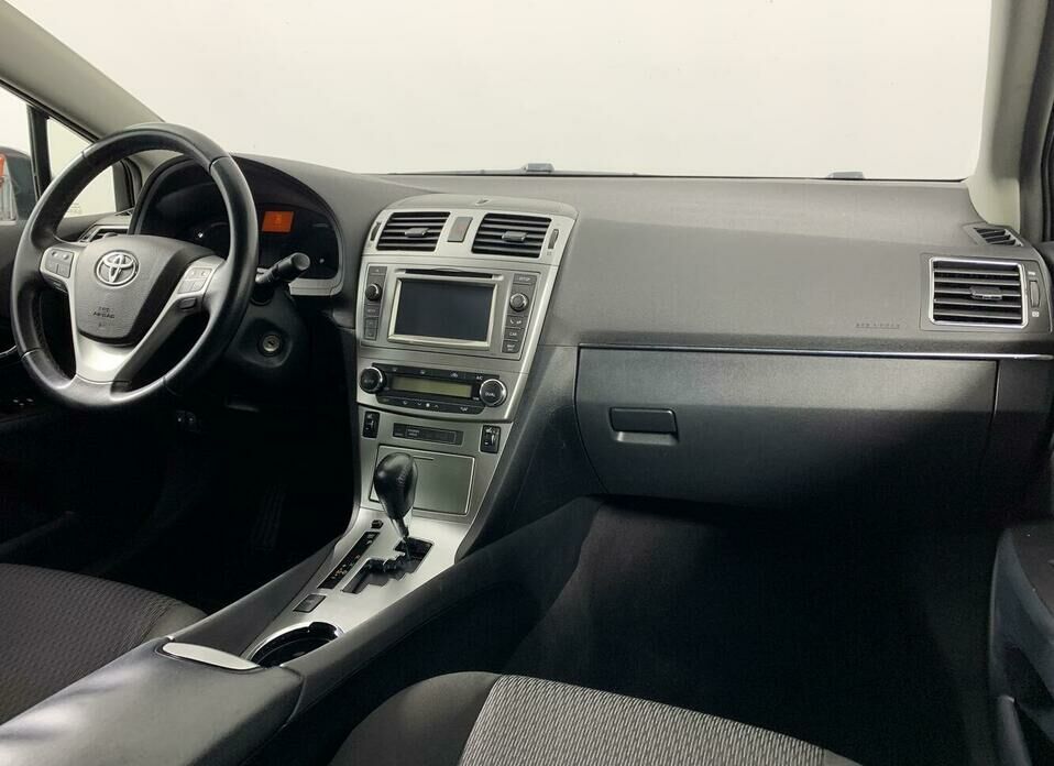 Toyota Avensis 1.8 CVT (147 л.с.)